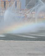 晉陽湖噴泉
　　晉陽湖公園是城市綜合型生態(tài)濱水公園，其景觀工程分為10大區(qū)域，有生態(tài)自然游覽區(qū)、僑鄉(xiāng)文化廣場區(qū)、古厝文化體驗區(qū)、濕地生態(tài)科普區(qū)、城市文化廣場區(qū)、生態(tài)島休閑區(qū)、山林沙地游玩區(qū)和水上活動區(qū)。 