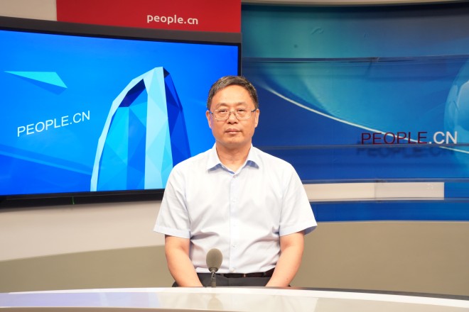 中國藝術(shù)研究院院長、黨委副書記周慶富做客人民網(wǎng)。張力洋攝